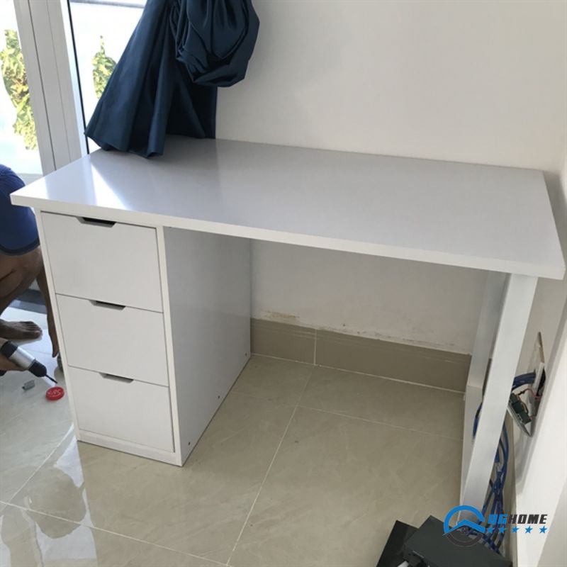 Ảnh thực tế bàn làm việc B300