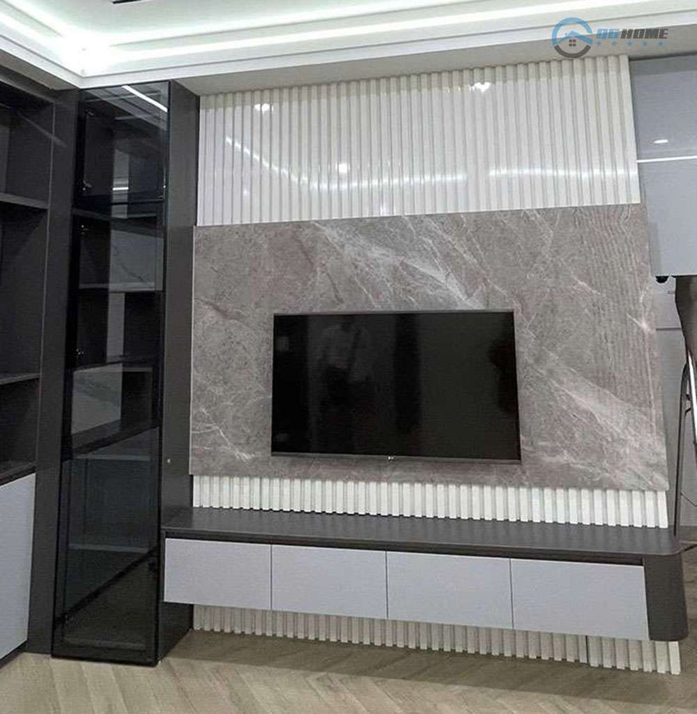 thiết kế kệ tivi hiện đại với ốp pvc vân mây sang trọng trong phòng khách căn hộ 80m2